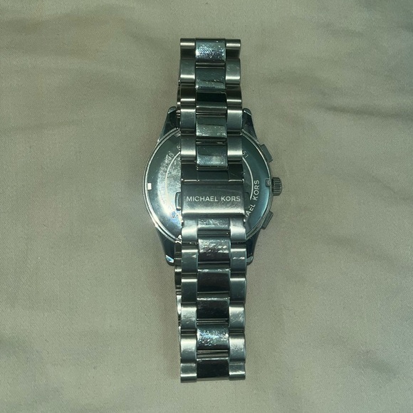 MENS MICHAEL KORS-MK-WATCH. SILVER. BLUE CENTER. VERY NICE GENTLY USED - Picture 5 of 6